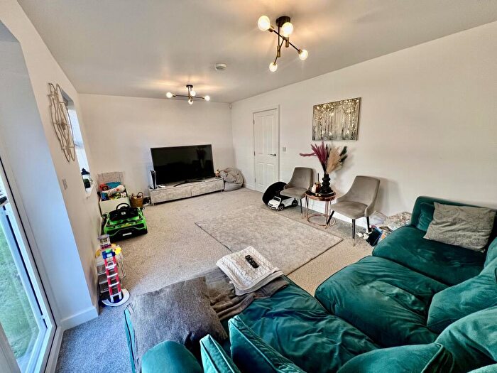 3 Bedroom Town House To Rent In Park Meadow Lane, Leeds, LS12