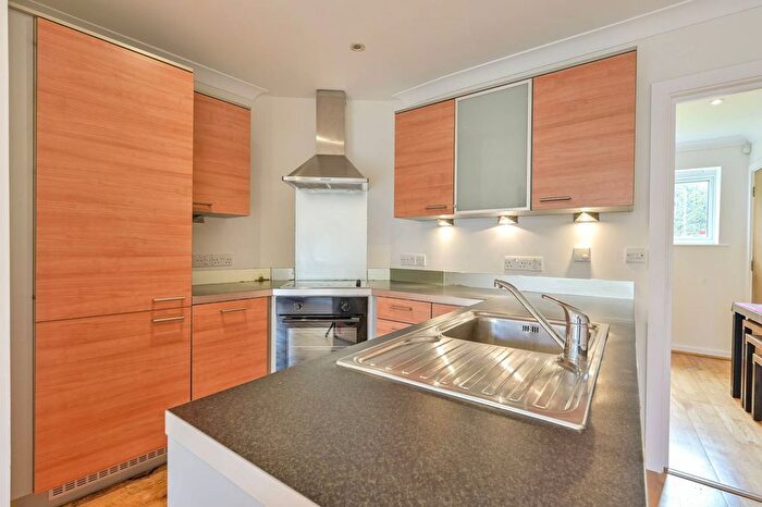 2 Bedroom Flat To Rent In Princes Way, Southfields, London, SW19