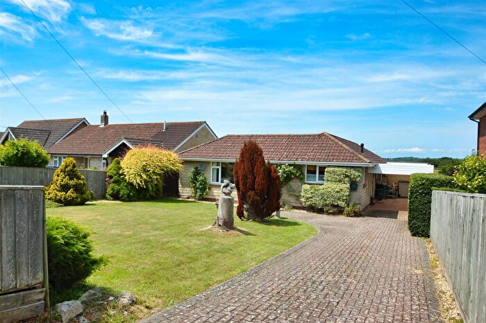 3 Bedroom Detached Bungalow For Sale In Havenstreet Village, PO33