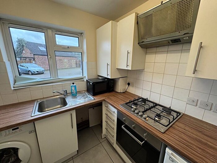 2 Bedroom Apartment To Rent In Manor Parade, Hatfield, AL10