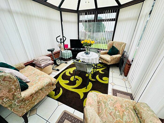 3 Bedroom Detached House For Sale In Aintree Way, Milking Bank, DY1