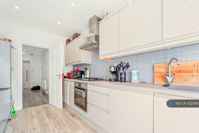 2 Bedroom Bungalow To Rent In Redesdale Grove, Leeds, LS16