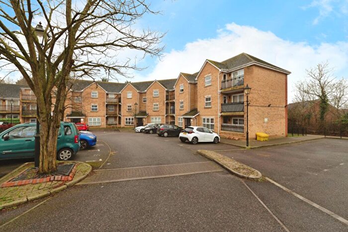 2 Bedroom Flat For Sale In Osier Drive, Basildon, Essex, SS15