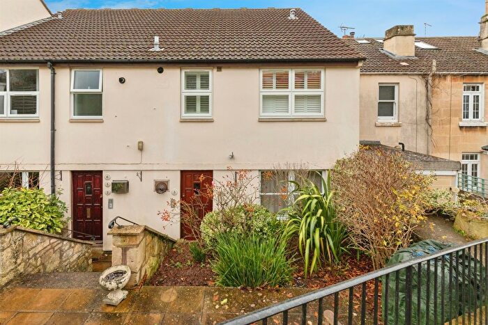 2 Bedroom Flat For Sale In Tyning Lane, Bath, BA1