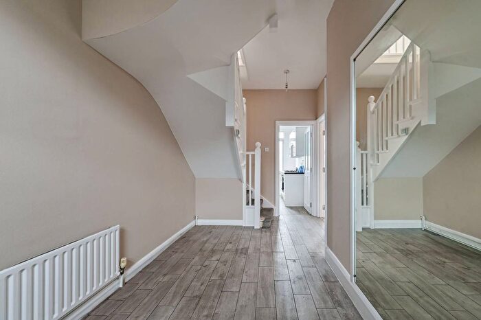 4 Bedroom Flat For Sale In Holloway Road, Islington, London, N7