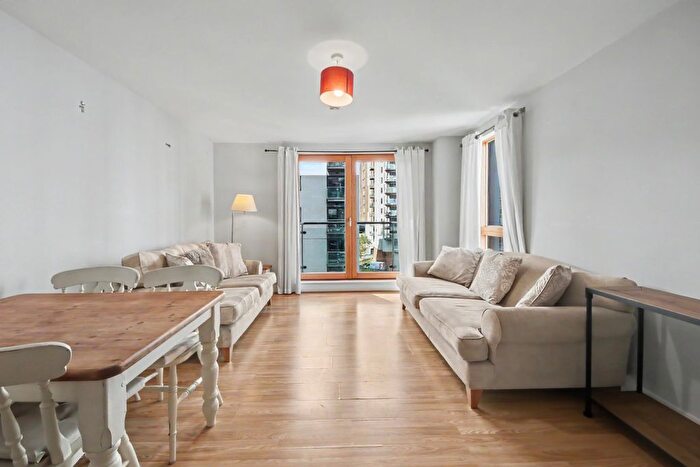 2 Bedroom Flat For Sale In Vallea Court, Red Bank, Green Quarter, M4