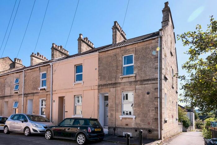 5 Bedroom End Of Terrace House To Rent In Stuart Place, Bath, BA2