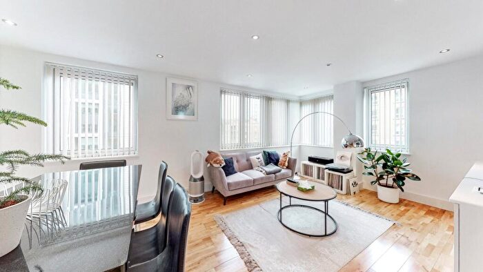 2 Bedroom Apartment To Rent In Commercial Road, E1