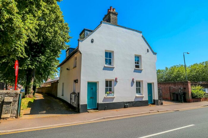 3 Bedroom Semi-Detached House To Rent In New Road, Ware, SG12