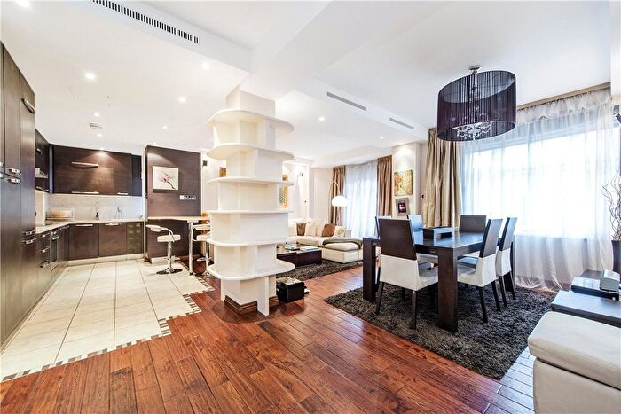 2 Bedroom Flat To Rent In Carrington House, Hertford Street, London, W1J