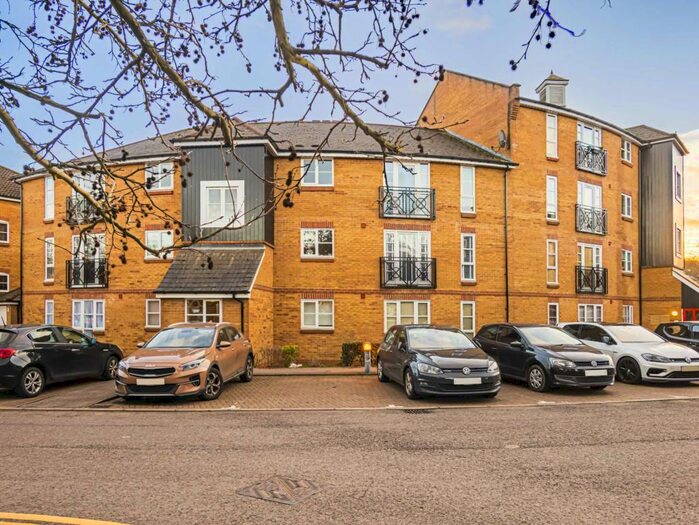 2 Bedroom Apartment To Rent In Imperial Way, Hemel Hempstead, HP3
