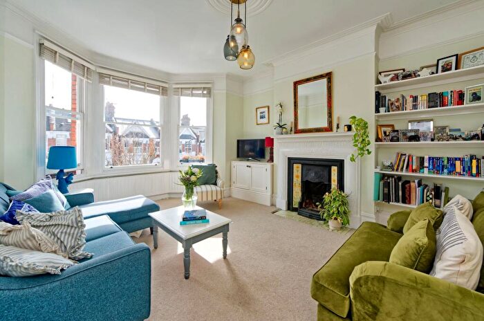 3 Bedroom Apartment For Sale In Ridley Road, Kensal Rise, NW10