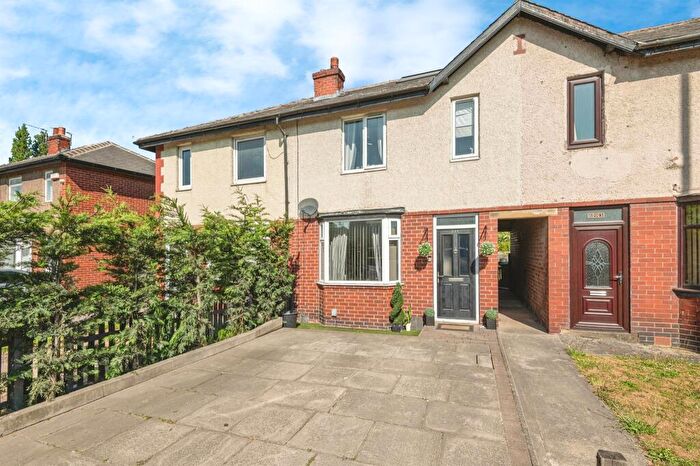 3 Bedroom Terraced House For Sale In Leeds Road, Huddersfield, HD2