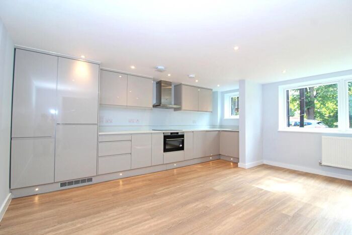 1 Bedroom Apartment To Rent In Ray Park Avenue, Maidenhead, SL6