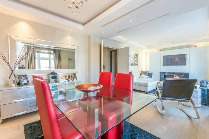 2 Bedroom Flat To Rent In Hertford Street, Mayfair, W1J