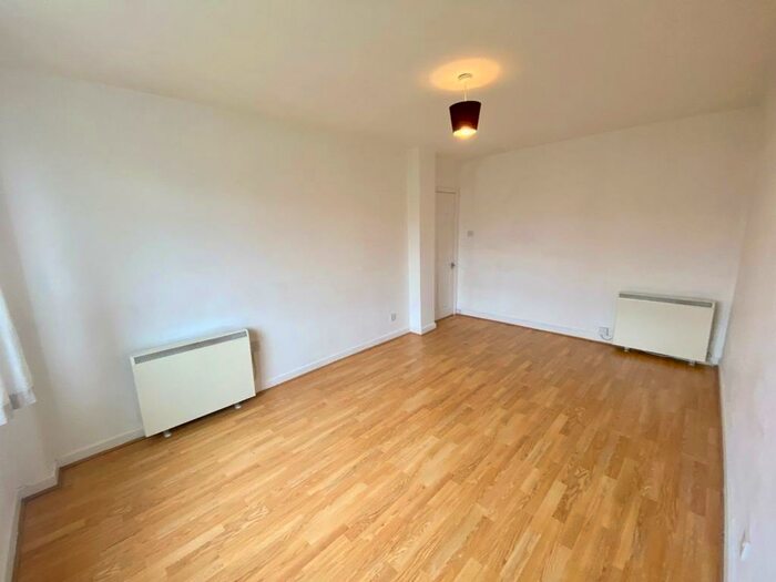 1 Bedroom Apartment To Rent In Lidgett Towers, Leeds, LS8