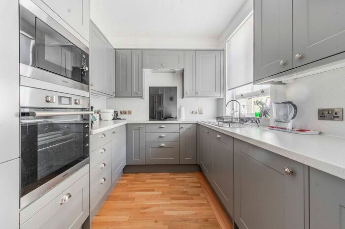 2 Bedroom Flat To Rent In Park Mansions, Knightsbridge, London, SW1X