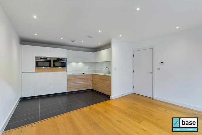 1 Bedroom Flat To Rent In Hoxton Wharf, Devizes Street, Hoxton, N1