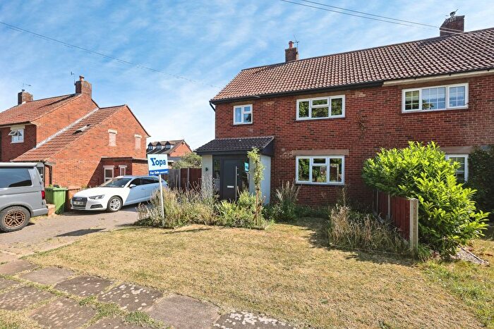 3 Bedroom Semi Detached House For Sale In Norton Road, Worcester, WR5