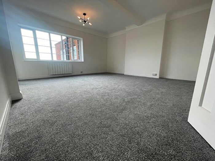 2 Bedroom Flat To Rent In Wimborne Road, Bournemouth, BH9