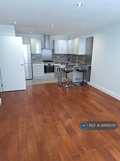 2 Bedroom Flat To Rent In Dartel House, Horley, RH6