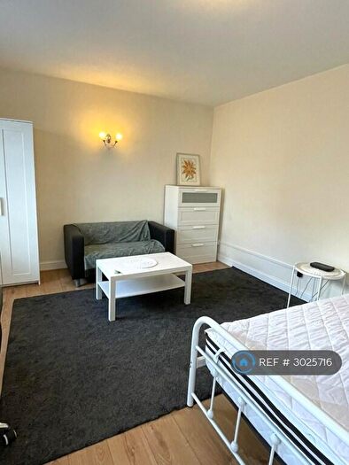 1 Bedroom Flat To Rent In Courtfield House, London, EC1N
