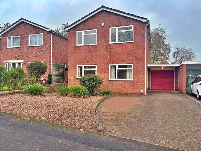 3 Bedroom Link Detached House For Sale In Elter Close, Rugby, CV21