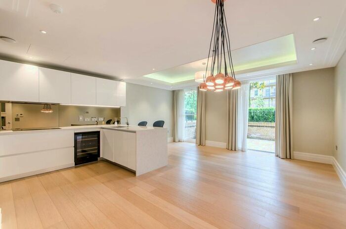 2 Bedroom Flat To Rent In Chambers Park Hill, Wimbledon, London, SW20