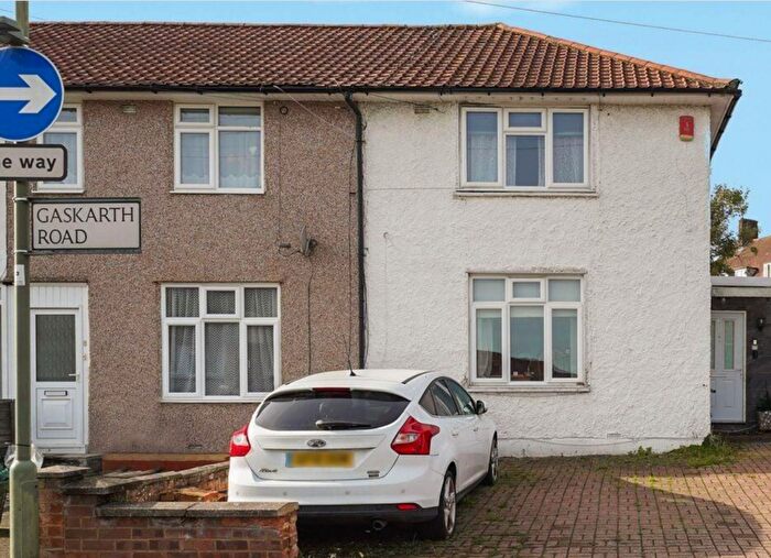 2 Bedroom End Of Terrace House For Sale In Gaskarth Road, Edgware, HA8