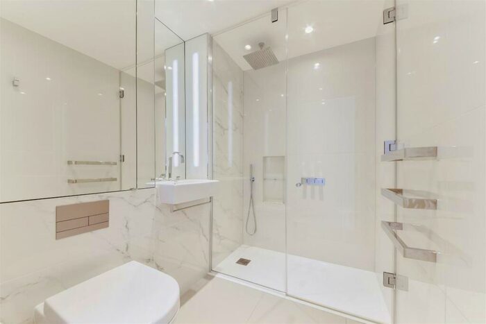 2 Bedroom Apartment To Rent In Hampton Tower - Th Floor, Canary Wharf, E14