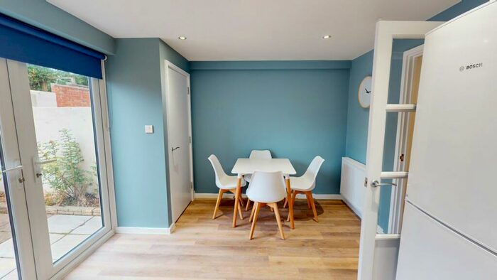 4 Bedroom House To Rent In Lyncombe Close, EX4