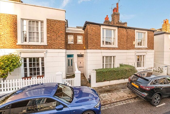 3 Bedroom Property For Sale In Oak Village, Kentish Town, NW5