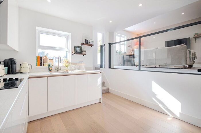 1 Bedroom Flat For Sale In Eardley Road, London, SW16