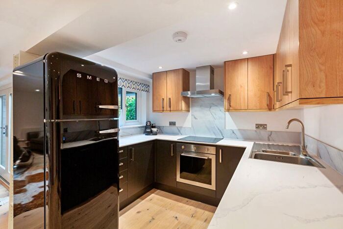 2 Bedroom Property To Rent In London Road, Sevenoaks, TN13