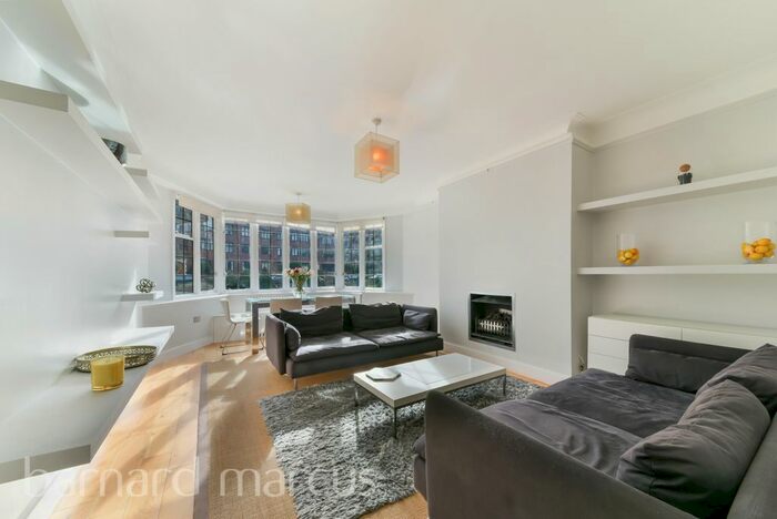 3 Bedroom Flat To Rent In Manor Fields, London, SW15