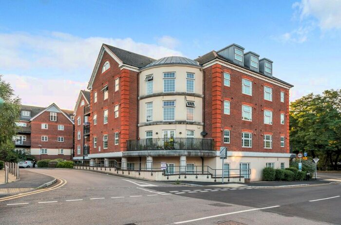 2 Bedroom Flat To Rent In Dorchester Court, Camberley, GU15
