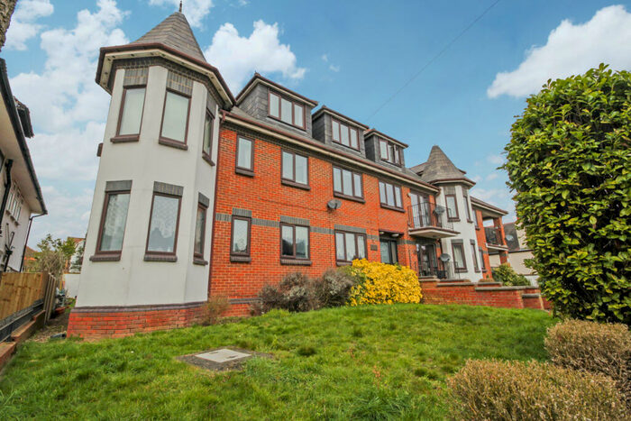 2 Bedroom Flat To Rent In Cossington Court, SS0