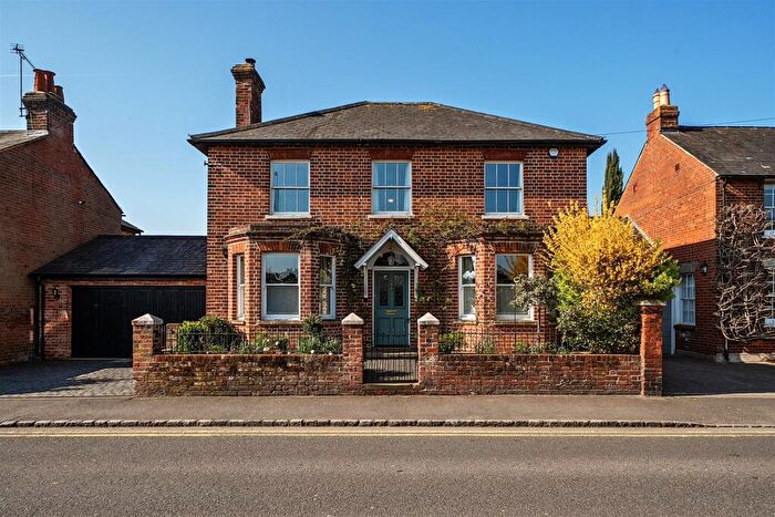 4 Bedroom Detached House For Sale In Wargrave Road, Twyford, Reading, Berkshire, RG10