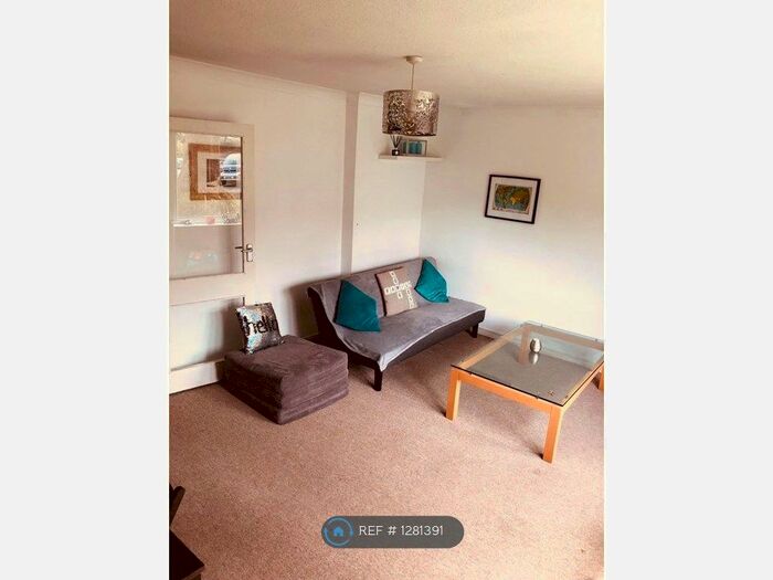 2 Bedroom Flat To Rent In Cliveden Close, Brighton BN1