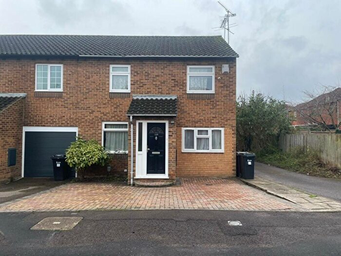 3 Bedroom Semi-Detached House To Rent In Chilcombe Way, Lower Earley, RG6
