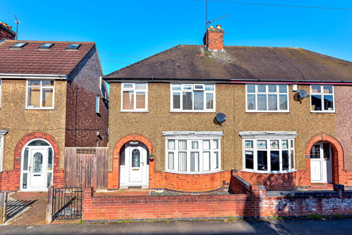 3 Bedroom Semi-Detached House For Sale In Dunkirk Avenue, Desborough, NN14