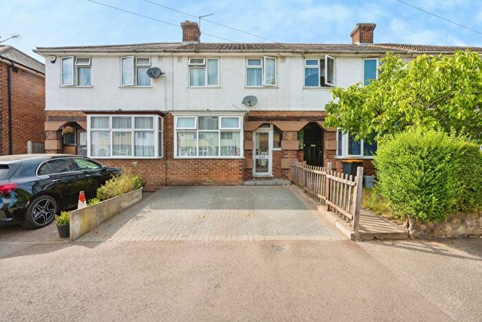 3 Bedroom Terraced House For Sale In Oak Road, Bedford, Bedfordshire, MK42