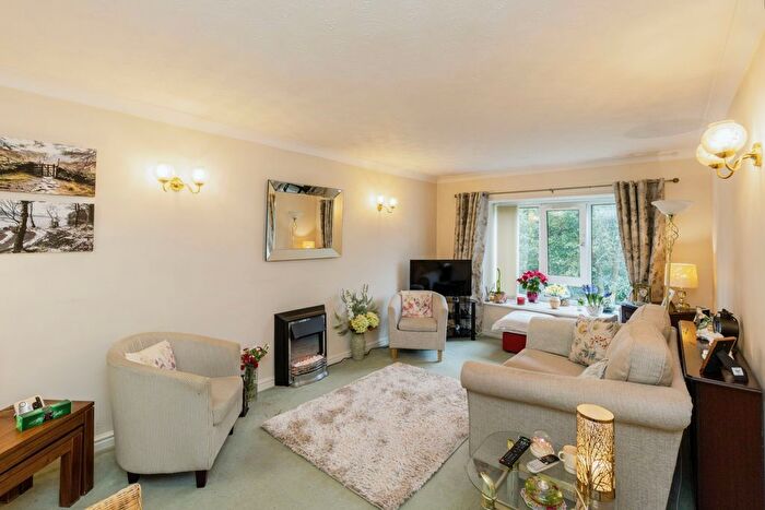 1 Bedroom Flat For Sale In Dingleway, Appleton, Warrington, Cheshire, WA4