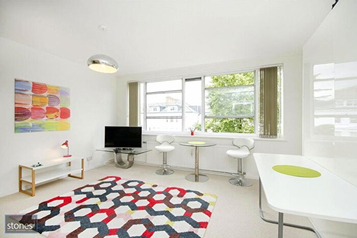 Apartment To Rent In Belsize Grove, London, NW3