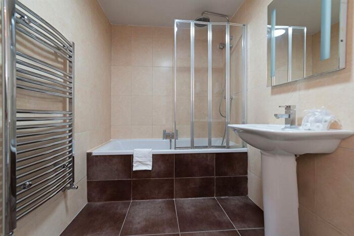 2 Bedroom Apartment For Sale In The Avenue, Queens Park, NW6