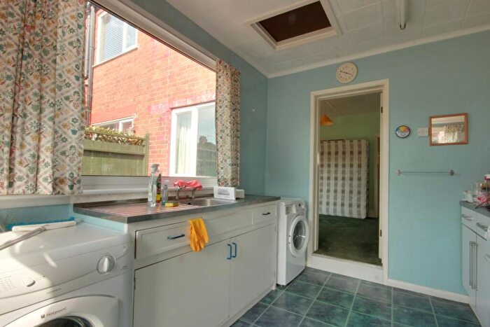 3 Bedroom Terraced House For Sale In Sutherland Avenue, Hull, HU6