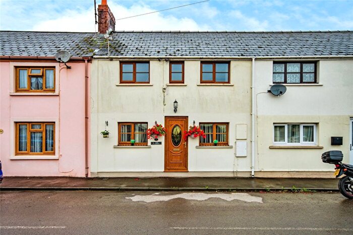 1 Bedroom Flat For Sale In High Street, Bancyfelin, Carmarthen, Carmarthenshire, SA33