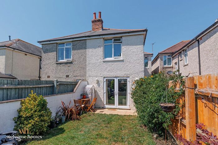 2 Bedroom Flat For Sale In Christchurch Road, Bournemouth, BH7