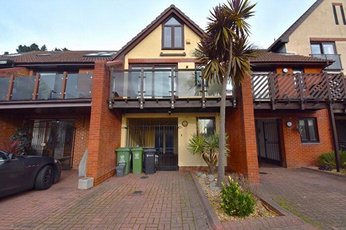 3 Bedroom Detached House To Rent In Newlyn Way, Port Solent, Portsmouth, PO6