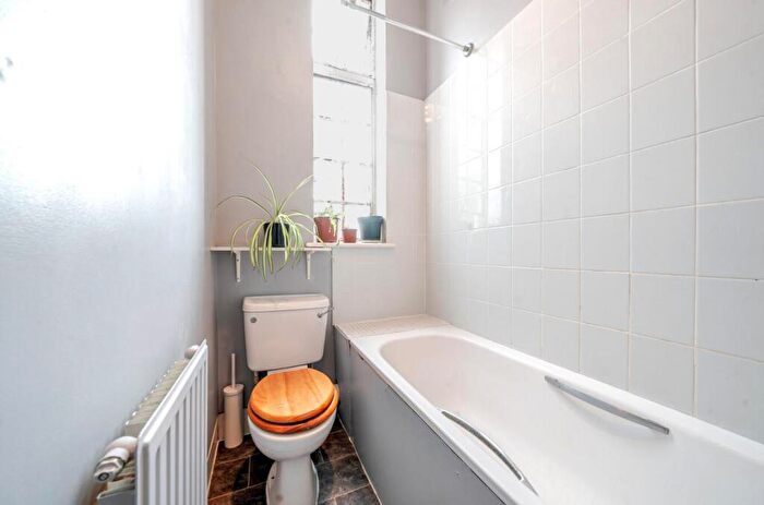 4 Bedroom Detached House For Sale In Abbotsbury Road, Central Morden, SM4